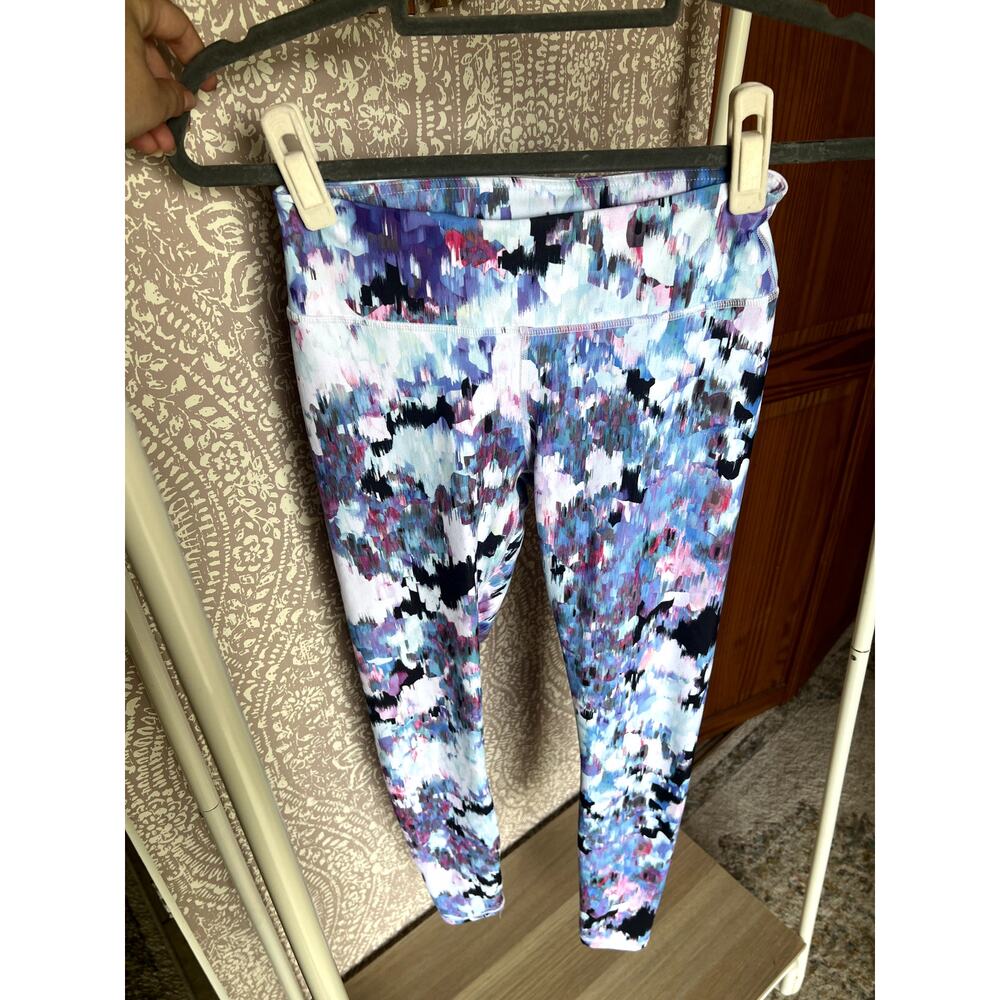 Fabletics Mid-Rise Printed PowerHold Leggings in Floral Fresco‎ Print